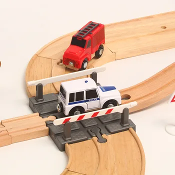 Kelių, geležinkelio dvigubos medinės traukinio bėgių žaislas nustatyti Vaikų kelio žaislas suderinama su mediniais traukinio bėgių ir elektros automobiliai